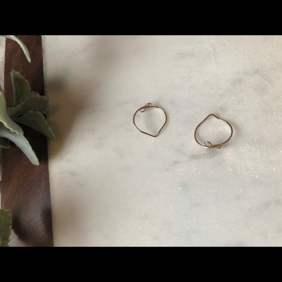 The Stevie Wave - (2 Rings) Simple Gold Wave Ring - Picture 4 of 4